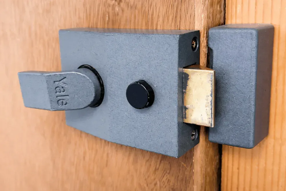 Emergency lock replacement service